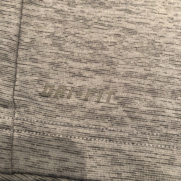 Nike performance stretch DRI-FIT tee - Picture 4 of 5